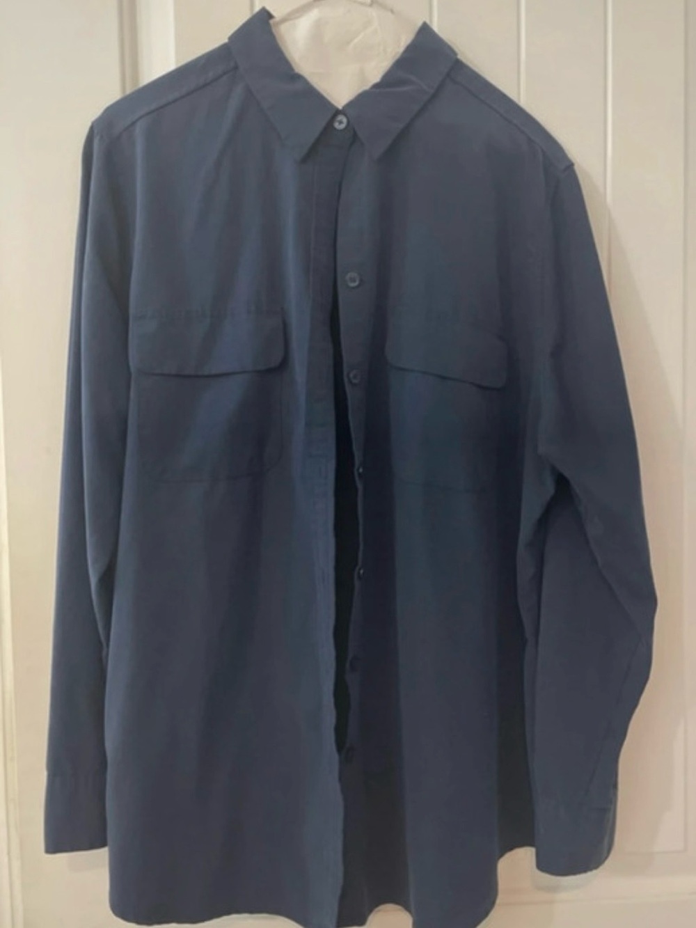 Chico's Button up Shirt in a beautiful blue size 2 ( large )